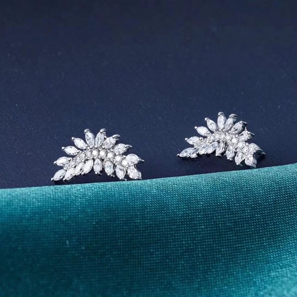 "Trend Brass 3A Cubic Zirconia Leaf Shaped Stud Earrings, MLNN1352 - Picture 4 of 4